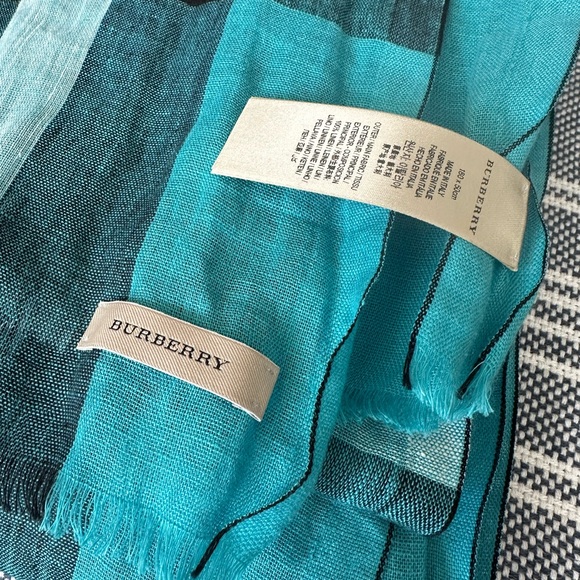 MWOT Burberry Blue Linen Scarf - Picture 2 of 5